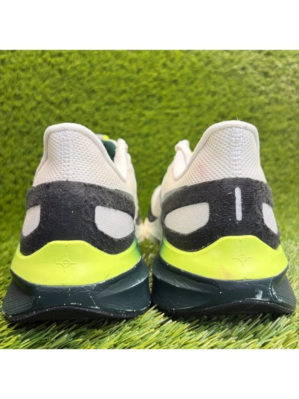 Nike Air Zoom Structure 25 Mens Size 10.5 White Athletic Running Shoes Sneakers